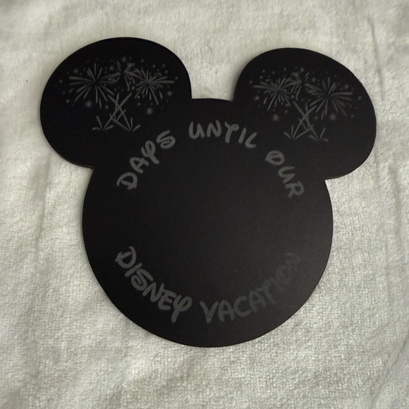 Other - ⭐️NWT Mickey Mouse black board vacation countdown